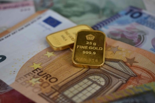 understanding gold's role in modern investment portfolios